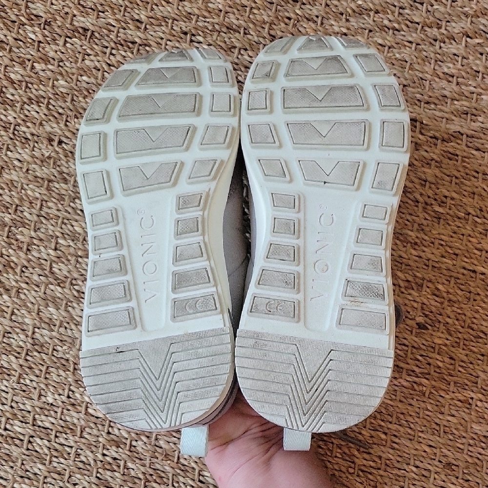 Vionic Breilyn Light Gray Suede and Nylon Sneakers Size 5. - Picture 6 of 9